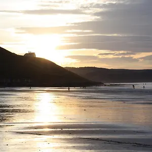 https://no-3-by-the-sea-apartment.yorkshirehotels.net
