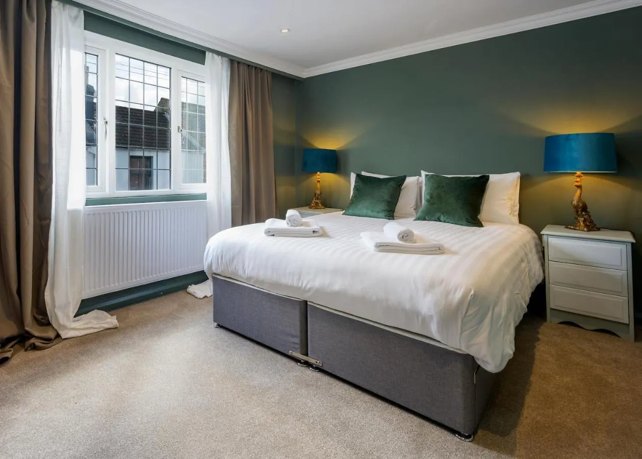 Stylish Upper Gardner Street - With Free Parking location